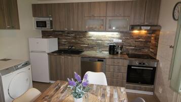 Réfrigérateur, micro-ondes, four, lave-vaisselle