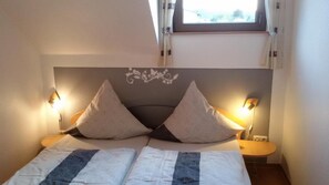 2 Schlafzimmer, Bügeleisen/Bügelbrett