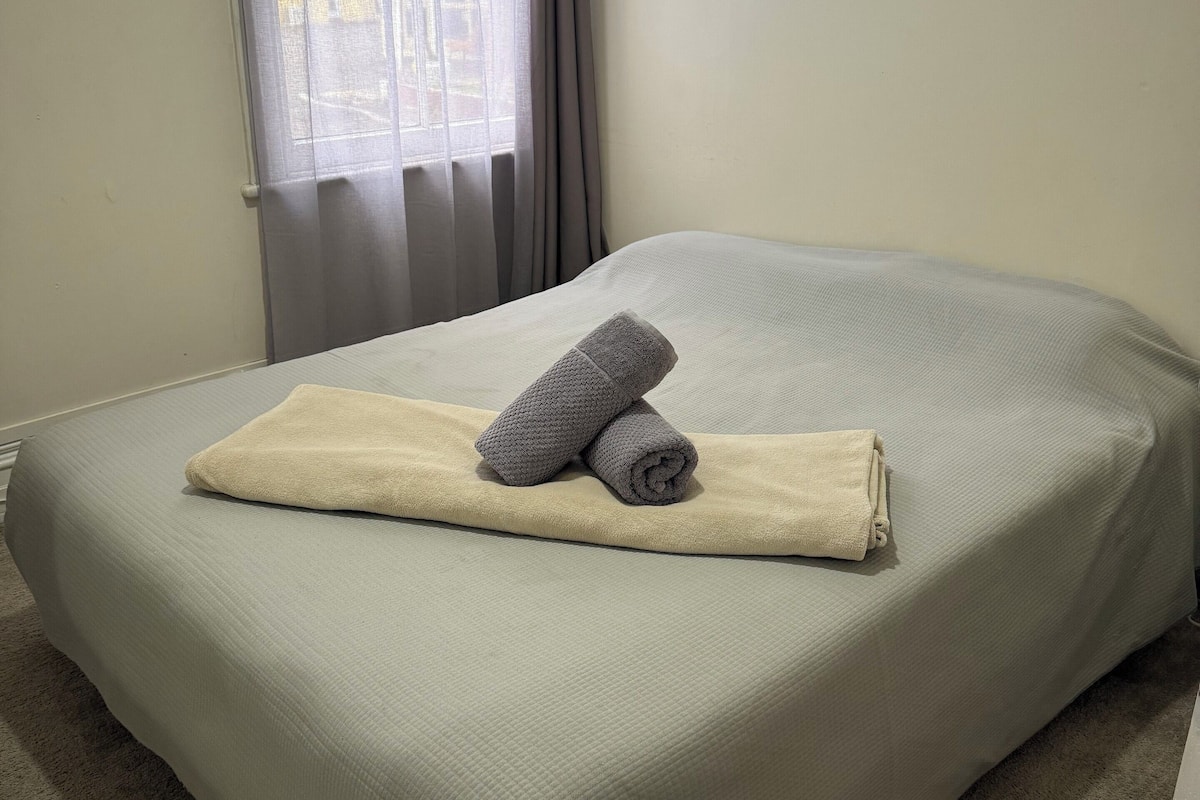 Dormitorio compartido básico | Wifi gratis y ropa de cama