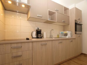 Refrigerador, horno, placa de cocina