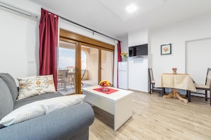 Design Apartment (A3) | Living area | 104-cm LCD TV with digital channels, TV, toys - Luxury Apartments Iva (Vodice)