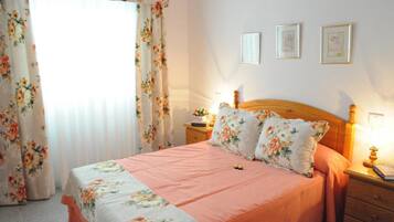 1 dormitorio, tabla de planchar con plancha, wifi