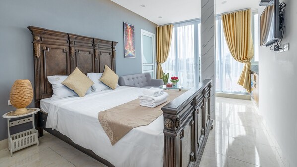 Deluxe Studio, Lake View | Desk, blackout drapes, free WiFi - The Lake View - West Lake Lotus (Hanoi)