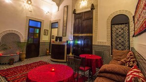 Unclassified image, 4 of 12, button - Riad Taha - Kenza Room (Fes)
