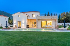 Piscine extérieure, piscine chauffée