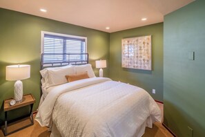 4 室のベッドルーム、アイロン / アイロン台、WiFi (無料)、ベッドシーツ