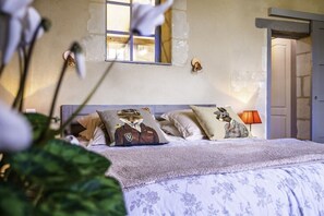 1 bedroom, in-room safe, iron/ironing board, free WiFi