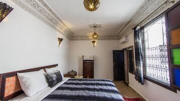 1 chambre, fer et planche à repasser, accès Internet, draps fournis