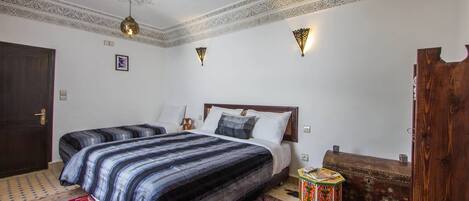 1 bedroom, iron/ironing board, internet, bed sheets