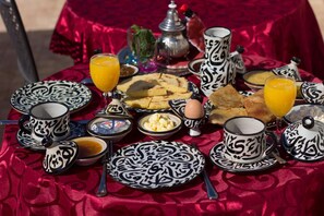 Outdoor dining - Riad Taha - Mimouna Room (Fes)
