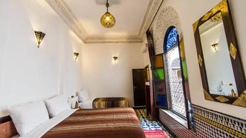 1 bedroom, internet, bed sheets