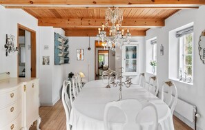 Dining - Cozy home in Humble with WiFi (Humble)