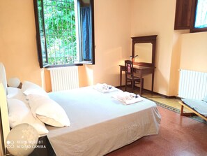 2 Schlafzimmer, Schreibtisch, Bügeleisen/Bügelbrett, kostenloses WLAN