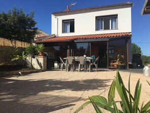 Outdoor dining - LA MAISON DE BEL AIR 2KM FROM ALBI CATHEDRAL (Le Sequestre)