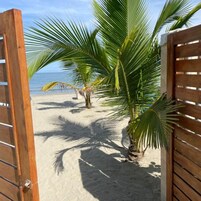 På stranden