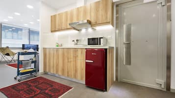 Fridge, microwave, coffee/tea maker, electric kettle