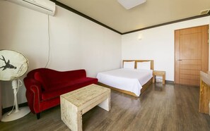 Habitación básica doble, vistas al mar | Wifi gratis y ropa de cama