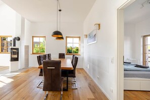 Dining - Exclusive, sunny, stylish new-construction vacation apartment (Görisried)