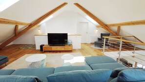 Smart TV, fireplace, video games, stereo