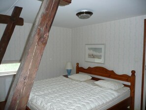 4 bedrooms, iron/ironing board