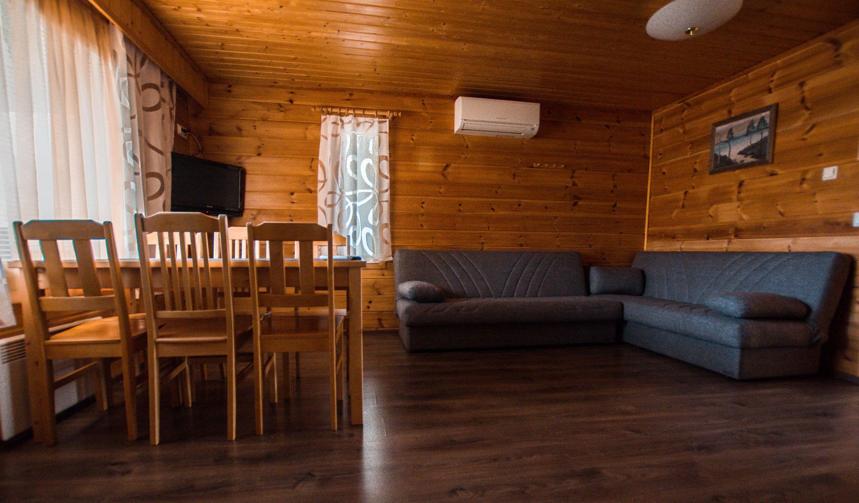 Chalet, 1 habitación | Sala de estar | Televisión de pantalla plana 