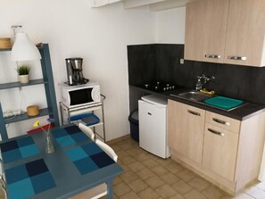 Fridge, microwave, stovetop, coffee/tea maker