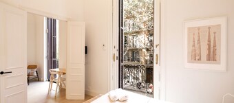 Stylish apartment, very bright. Located in the center of Barcelona