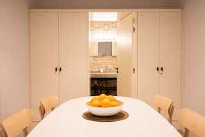 Dining - Stylish apartment, very bright. Located in the center of Barcelona (Barcelona)