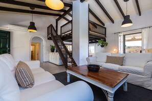 TV, fireplace, DVD player, books - Charming Villa above Rethymno Family Friendly (Oros)