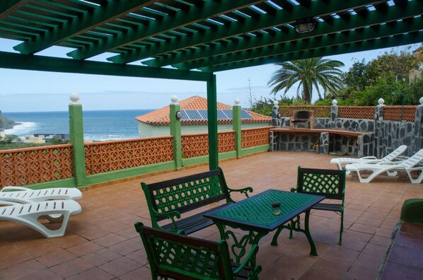 Outdoor dining - Holiday cottage "Casa Rural Ondina". (Hermigua)