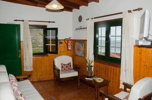 TV - Holiday cottage "Casa Rural Ondina". (Hermigua)