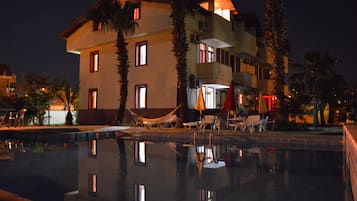 Façade de l’hébergement - soirée/nuit