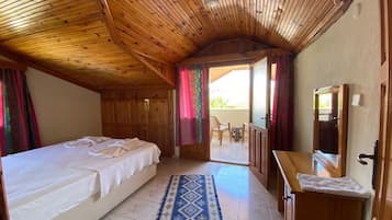 Traditional Room | 1 bedroom, desk, blackout drapes, free cribs/infant beds