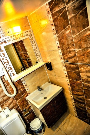 Dusche, Hydromassagedusche, kostenlose Toilettenartikel, Haartrockner