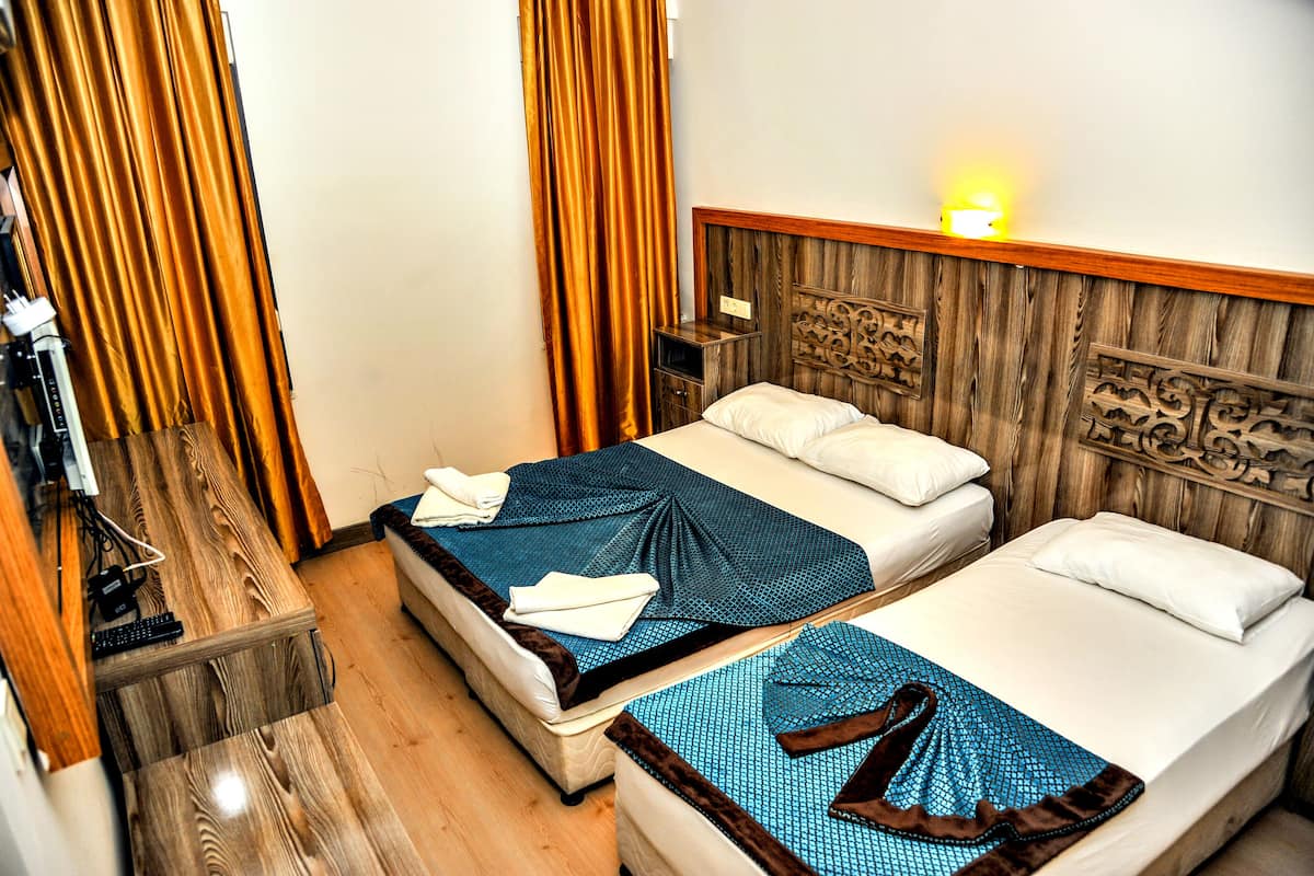 Egyptian cotton sheets, premium bedding, minibar, desk