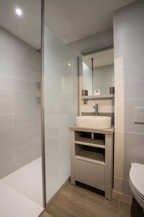 Hair dryer, towels