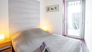 1 bedroom, travel cot, WiFi, bed sheets - Beautiful apartment for 4 people with WIFI, TV and terrace (Le Grau-du-roi)