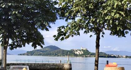 Villa The Secret Garden with Private Garden and Lake Beach Boating on Foot