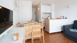 Interior - Cosy apartment for 4 people with WIFI, TV and terrace (Le Grau-du-roi)