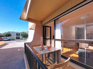   屋外ダイニングエリア