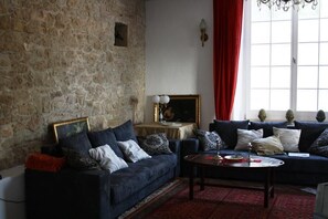 Kamin, DVD-Player, Stereoanlage