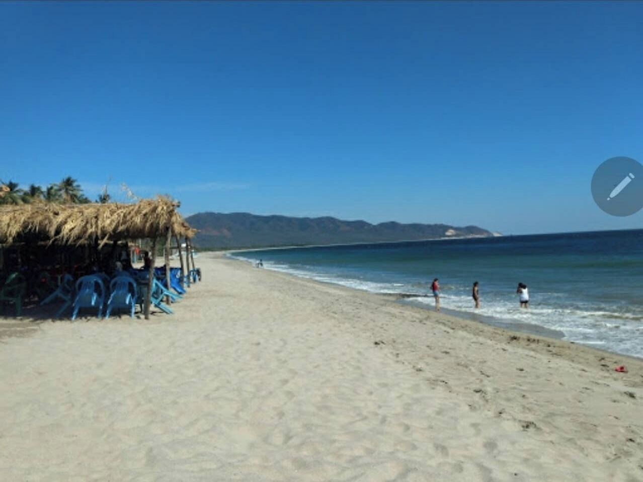 In Strandnähe, Liegestühle, Strandtücher