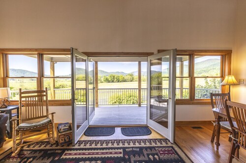 Incredible Old Rag and Shenandoah Panoramas from this Lovely, Peaceful Retreat