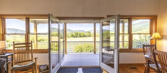 Incredible Old Rag and Shenandoah Panoramas from this Lovely, Peaceful Retreat