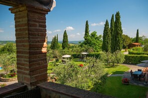 Outdoor dining - Lodging in Tuscany,pool,children pool,Aircon,family and children friendly, sl5 (Montaione)