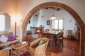 TV, ping pong - Lodging in Tuscany,pool,children pool,Aircon,family and children friendly, sl5 (Montaione)
