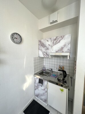 Fridge, microwave, oven, stovetop - City Appartement Mainz (Mainz)