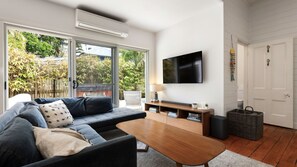 Smart TV, DVD player, stereo - Aaloka Bay - heritage charm w. pool & spa (Byron Bay)