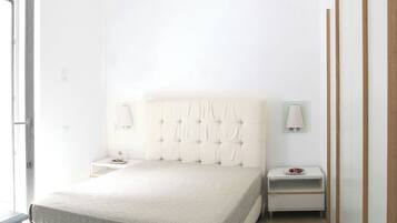 2 bedrooms, iron/ironing board, travel cot, free WiFi