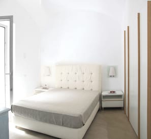 2 habitaciones, tabla de planchar con plancha y cuna de viaje